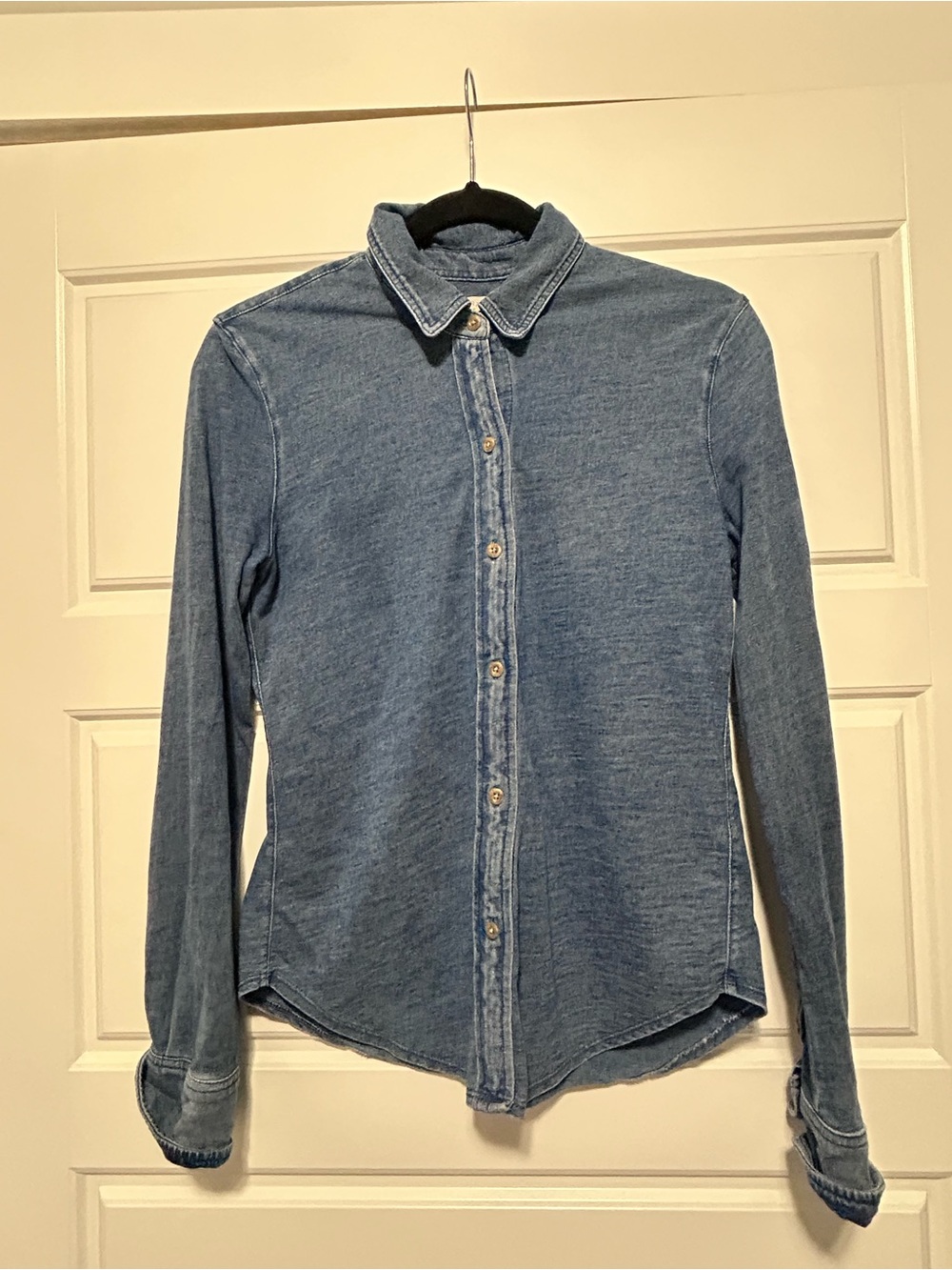 Women’s Faherty Blue Denim Button-Down Shirt